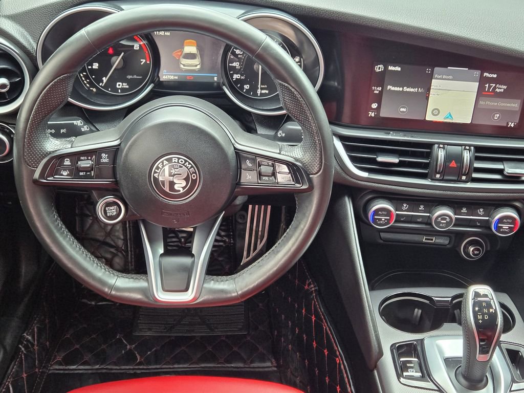 Used 2022 Alfa Romeo Giulia Veloce RWD image 10