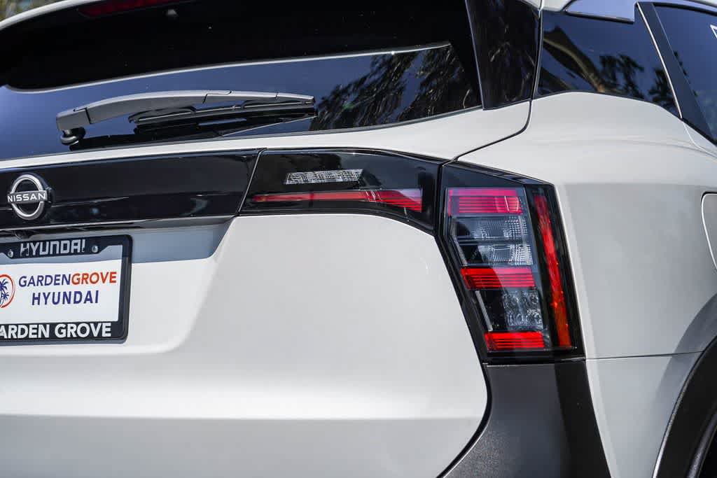 Used 2025 Nissan Kicks SV FWD image 7
