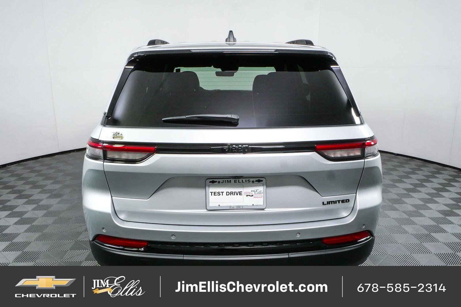 Used 2025 Jeep Grand Cherokee Limited w/ Black Appearance Package RWD image 28