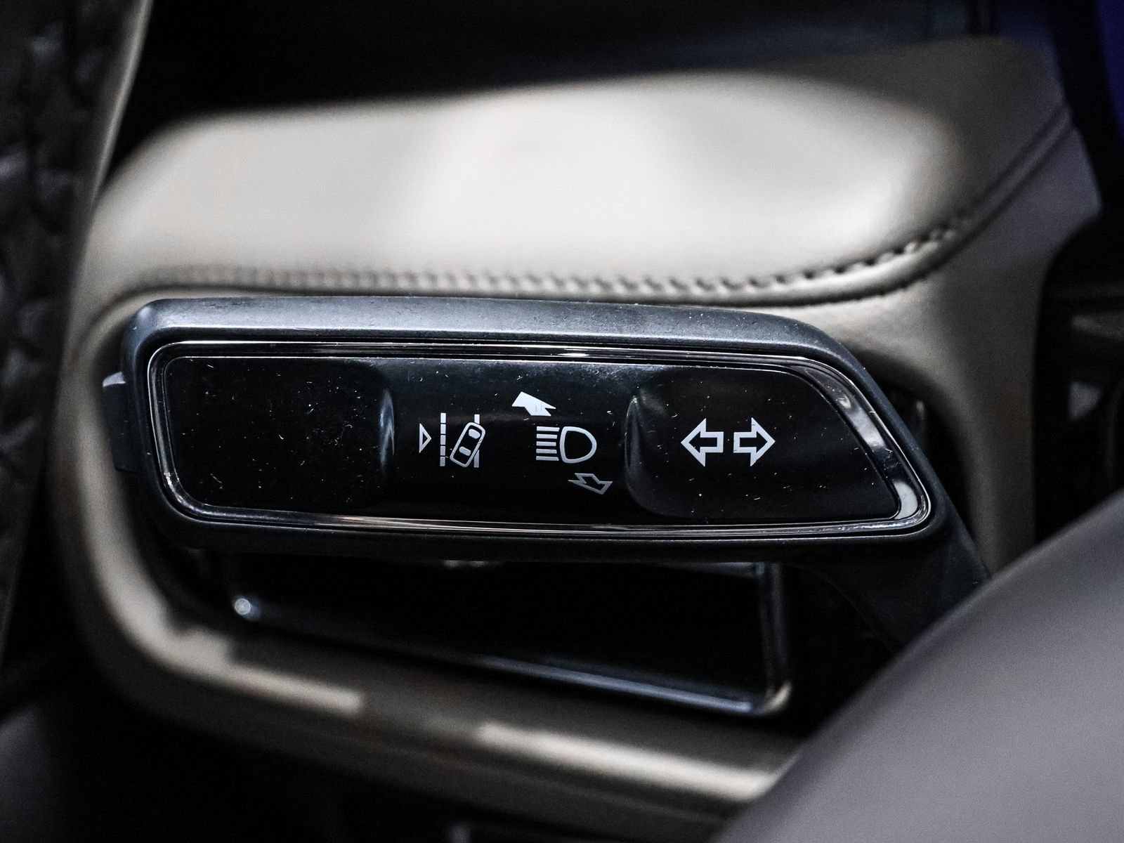 Used 2022 Lincoln Nautilus Reserve AWD/4WD image 39