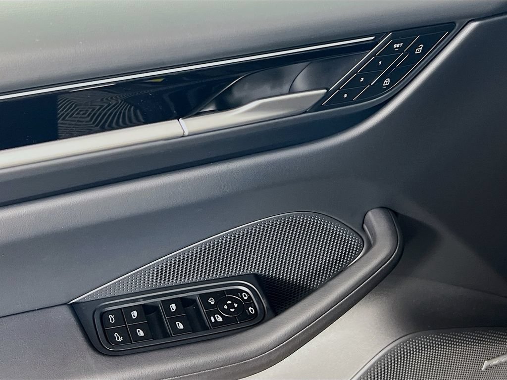 New 2026 Porsche Macan 4 Electric AWD/4WD image 20