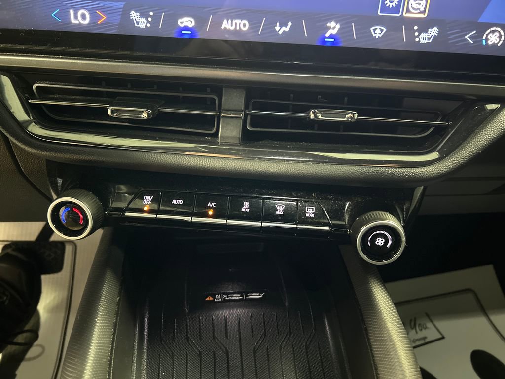 Used 2025 Chevrolet Equinox EV RS image 18