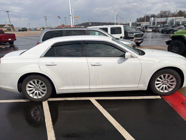 Used 2014 Chrysler 300 image 4