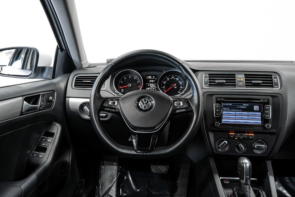 Used 2015 Volkswagen Jetta SE image 11