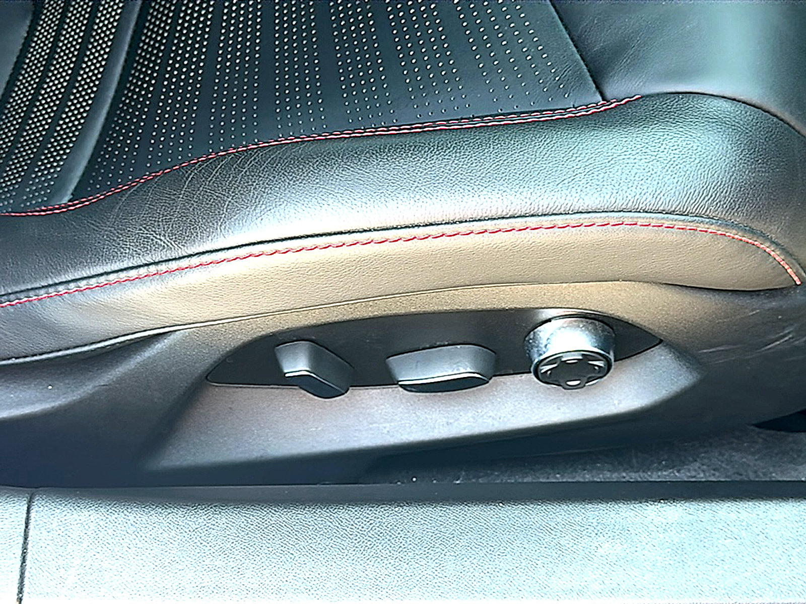 Used 2023 Chevrolet Corvette Stingray Premium Cpe w/ Z51 Performance Package RWD image 21