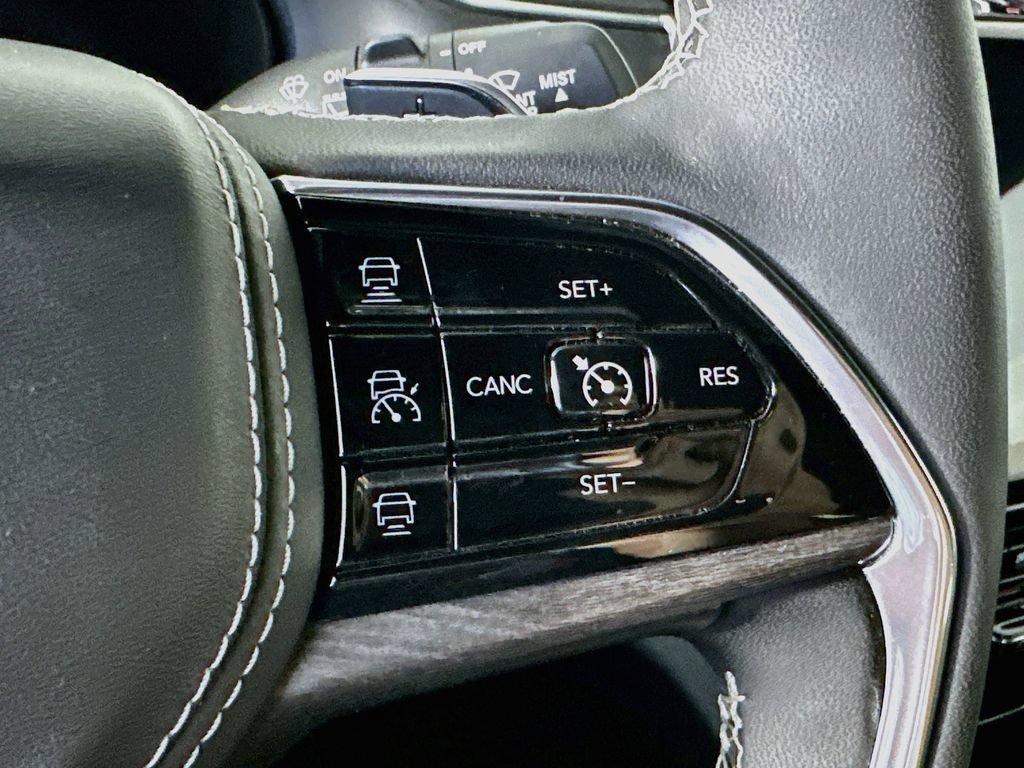 Used 2022 Jeep Grand Cherokee Overland AWD/4WD image 24