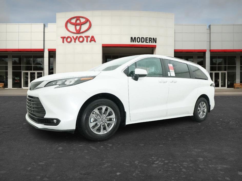 New 2026 Toyota Sienna XLE FWD image 11