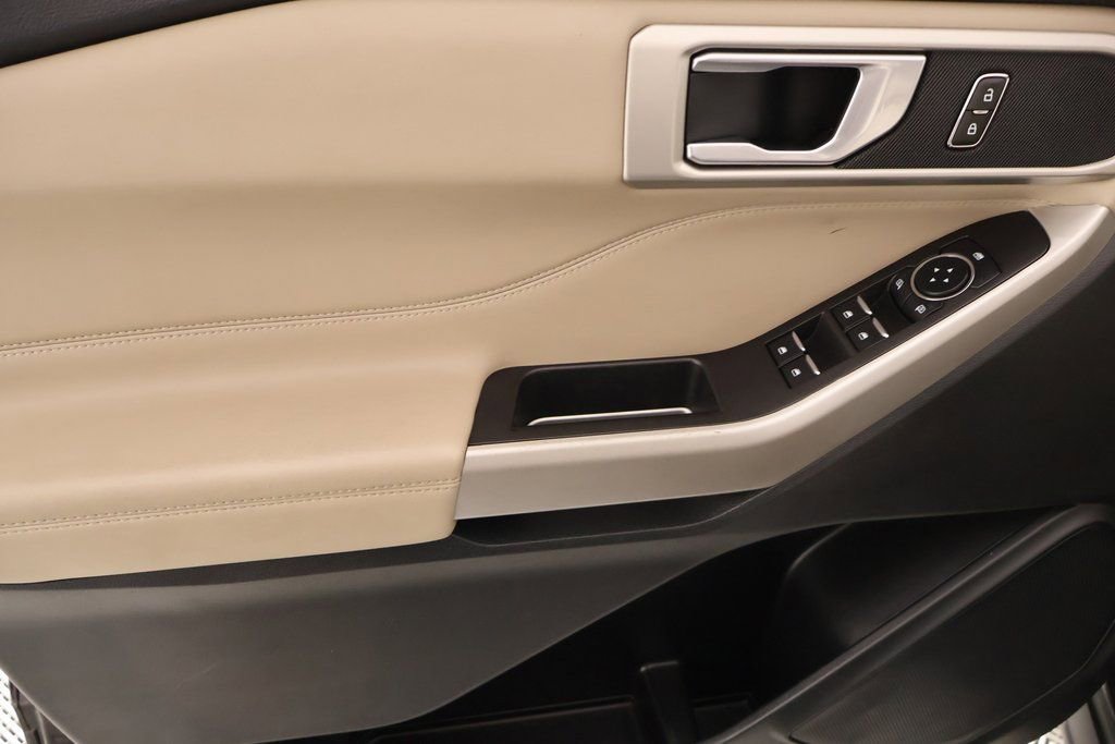 Used 2023 Ford Explorer XLT w/ Equipment Group 202A image 16