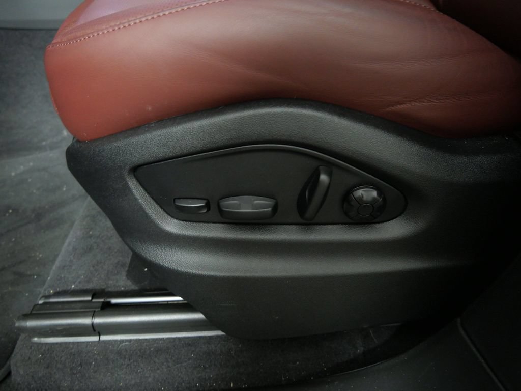 Used 2025 Porsche Cayenne S AWD/4WD image 17