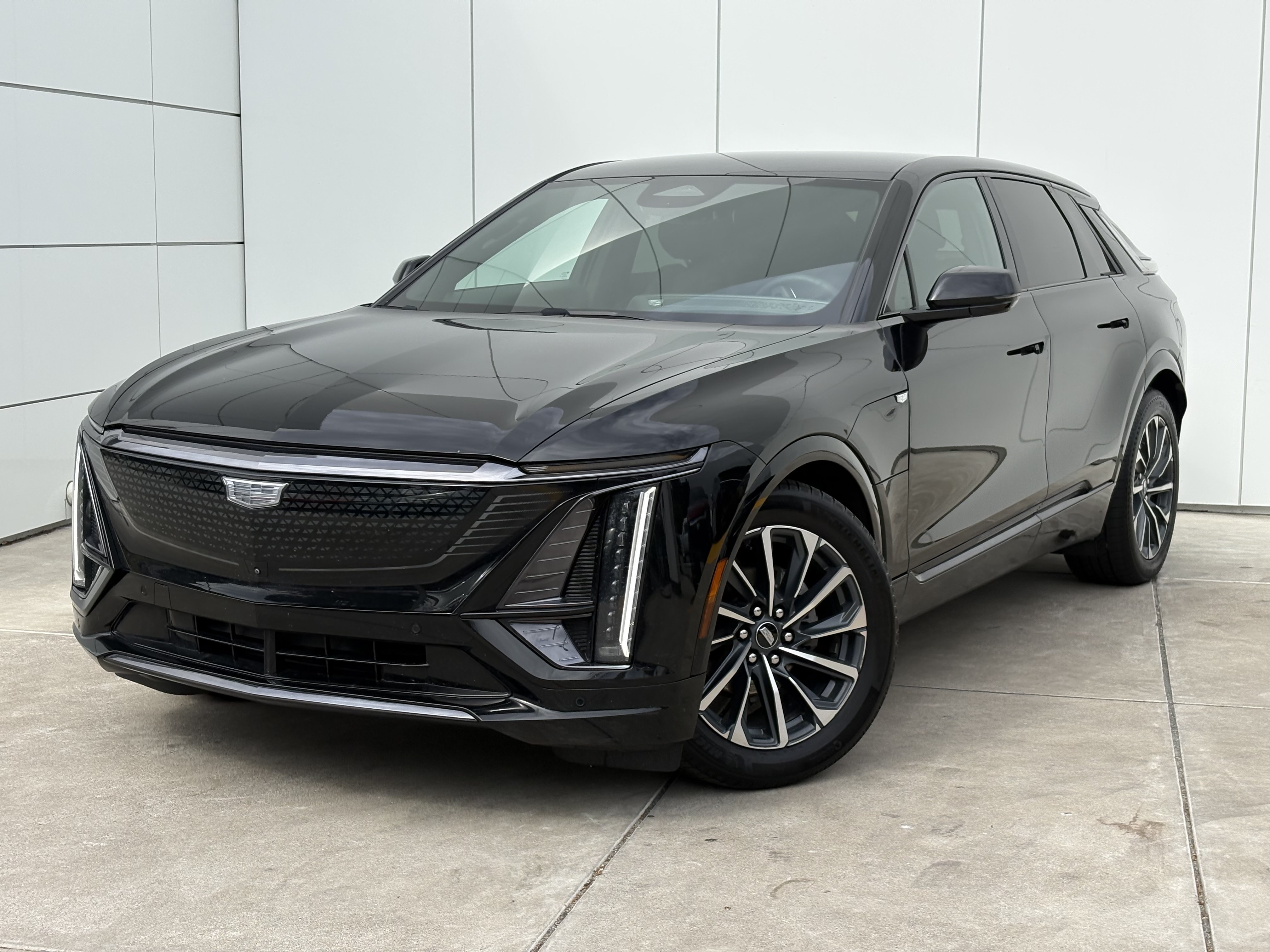 Used 2024 Cadillac Lyriq Sport w/ LPO, Floor Liner Package AWD/4WD image 2