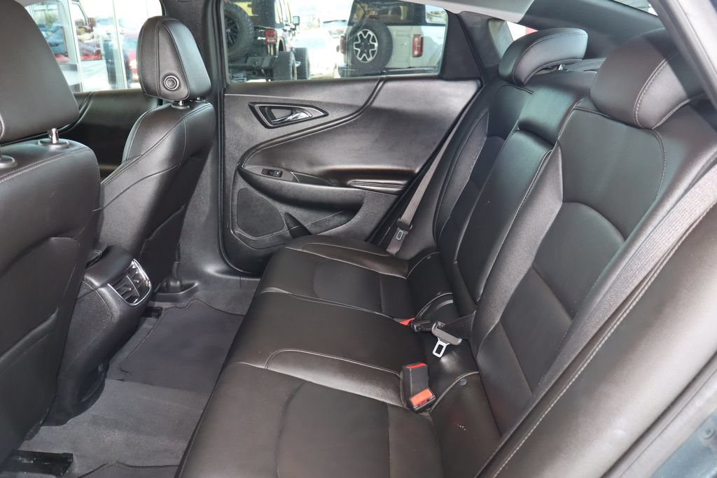 Used 2019 Chevrolet Malibu LT w/ Leather Package FWD image 34