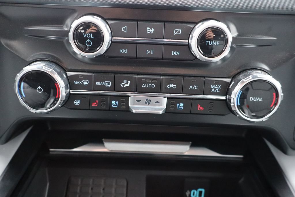 Used 2024 Ford F450 Limited w/ FX4 Off-Road Package AWD/4WD image 24