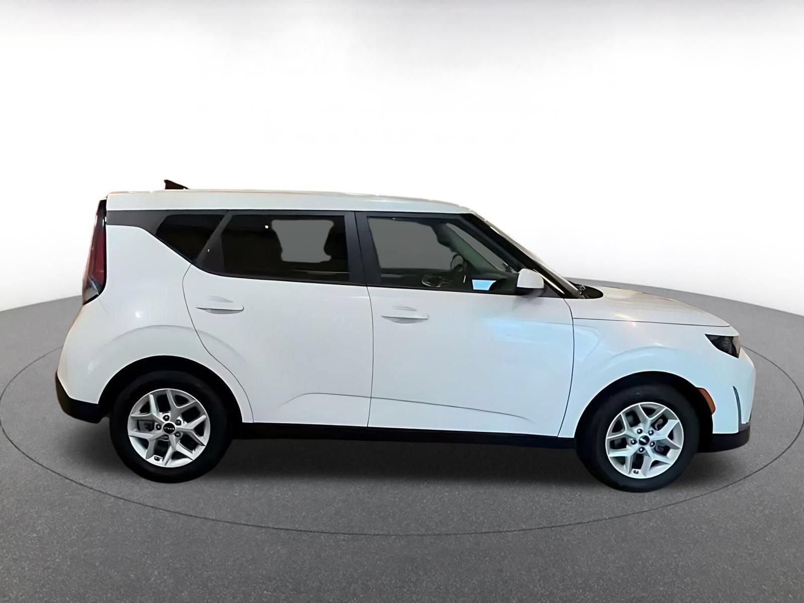 Used 2025 Kia Soul LX w/ LX Technology Package FWD image 15