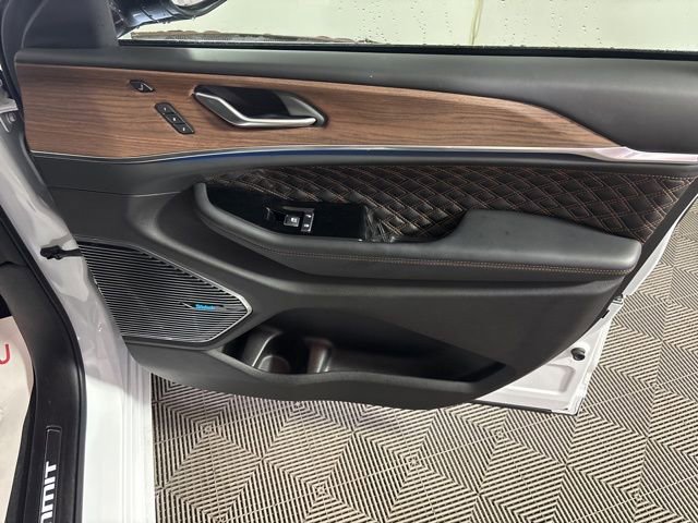 Used 2022 Jeep Grand Cherokee Summit w/ Luxury Tech Group V image 26