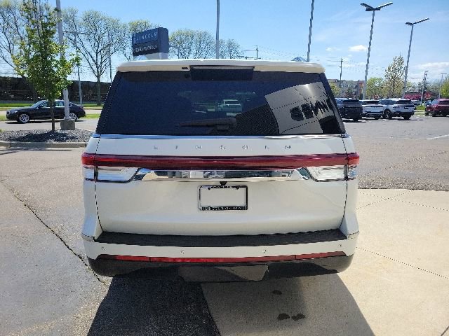 Certified 2023 Lincoln Navigator L Reserve AWD/4WD image 12