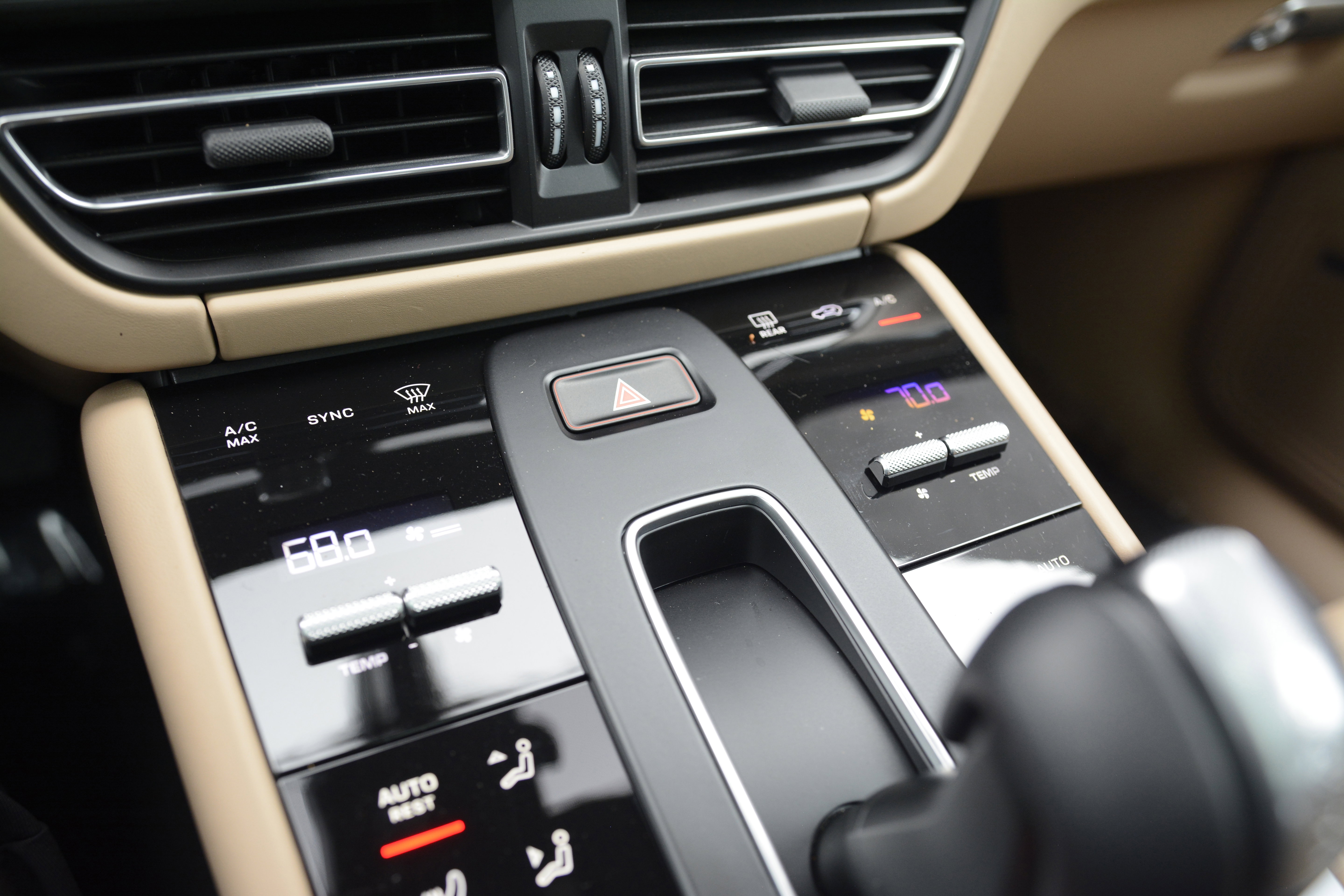 Certified 2026 Porsche Macan AWD/4WD image 24