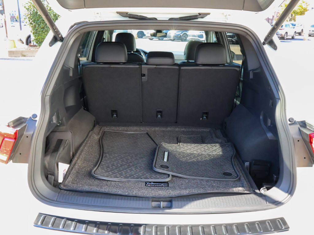 Used 2024 Volkswagen Tiguan SE R-Line AWD/4WD image 11