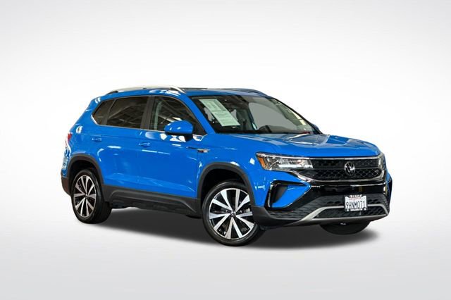 Certified 2023 Volkswagen Taos SE w/ Panoramic Sunroof Package FWD image 2