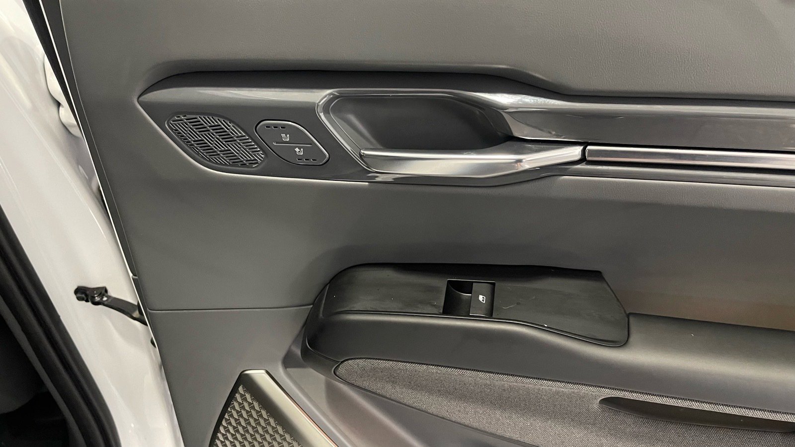 Used 2025 Kia EV9 Land w/ Towing Package image 47