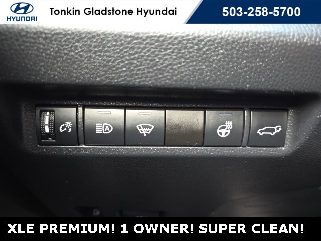 Used 2022 Toyota RAV4 XLE Premium image 11