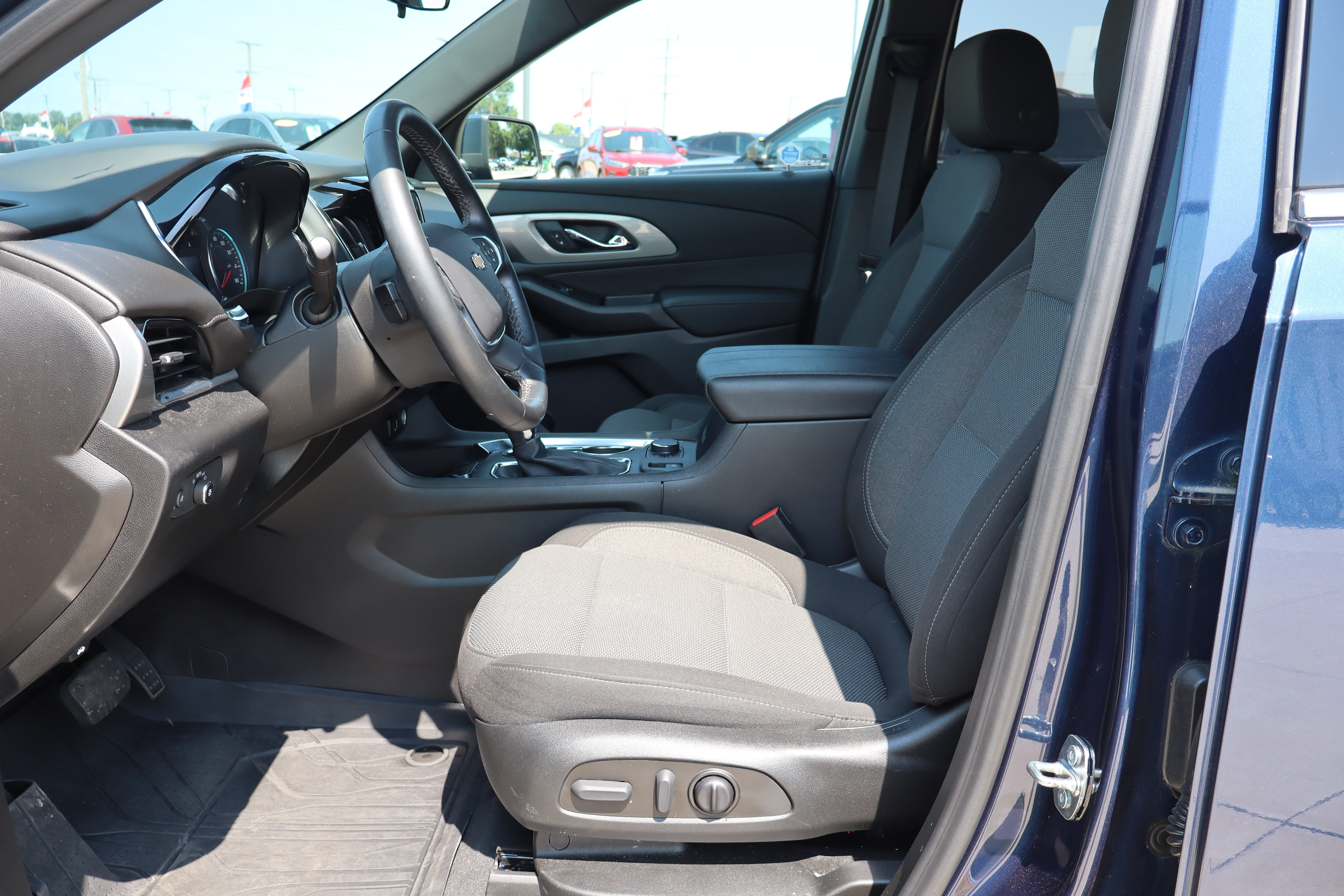 Used 2023 Chevrolet Traverse LT w/ LPO, Floor Liner Package AWD/4WD image 9