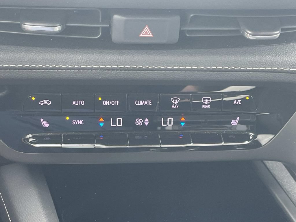 Used 2023 Buick Envision Preferred w/ Sport Touring Package AWD/4WD image 18