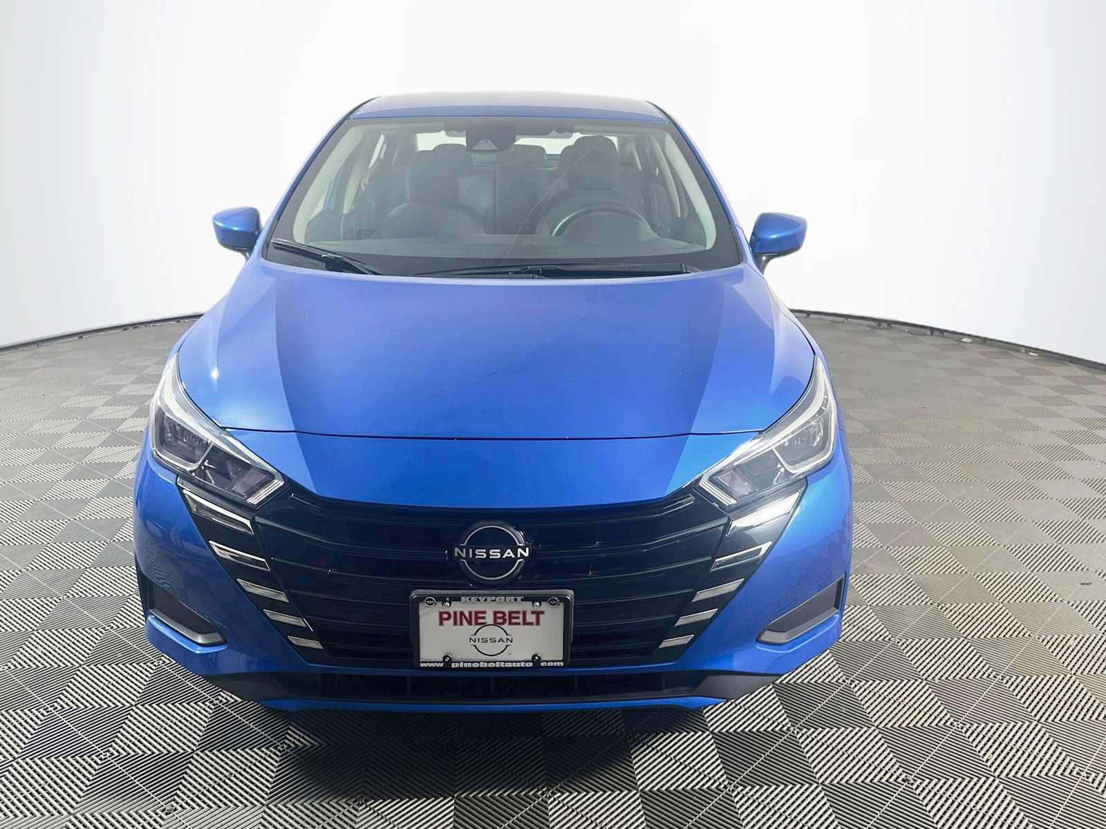 Used 2024 Nissan Versa SV FWD image 2