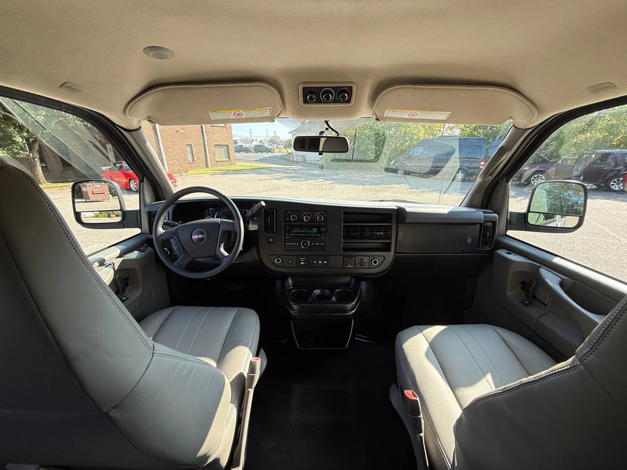 Used 2015 GMC Savana 3500 LT w/ LT Preferred Equipment Group image 19