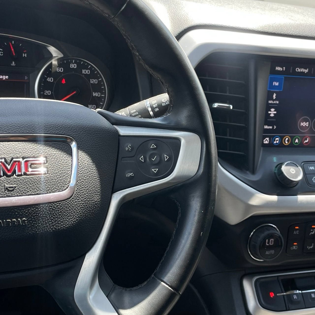Certified 2023 GMC Acadia SLT FWD image 14