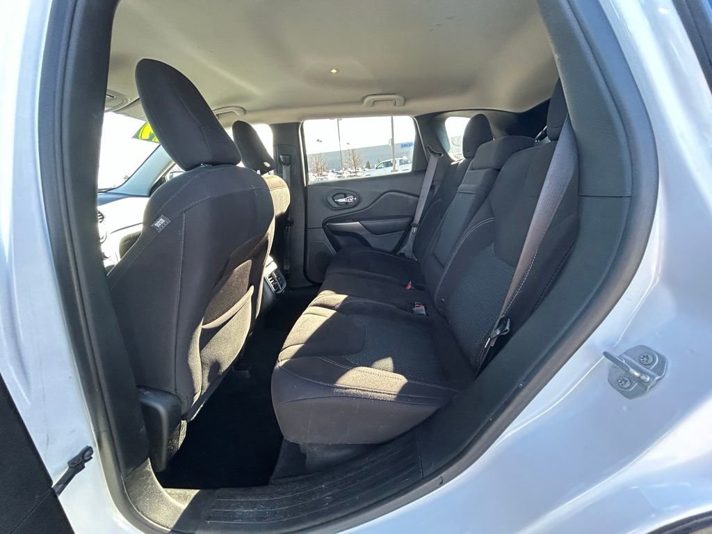 Used 2019 Jeep Cherokee Latitude w/ Popular Appearance Group image 27