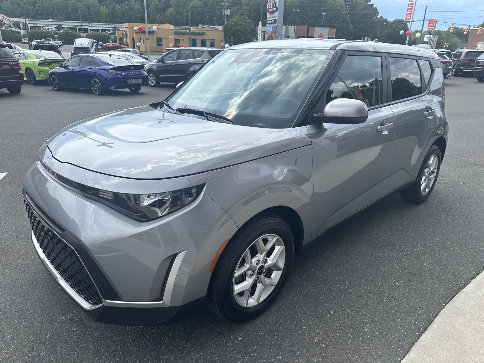 Used 2024 Kia Soul LX w/ LX Technology Package FWD image 4