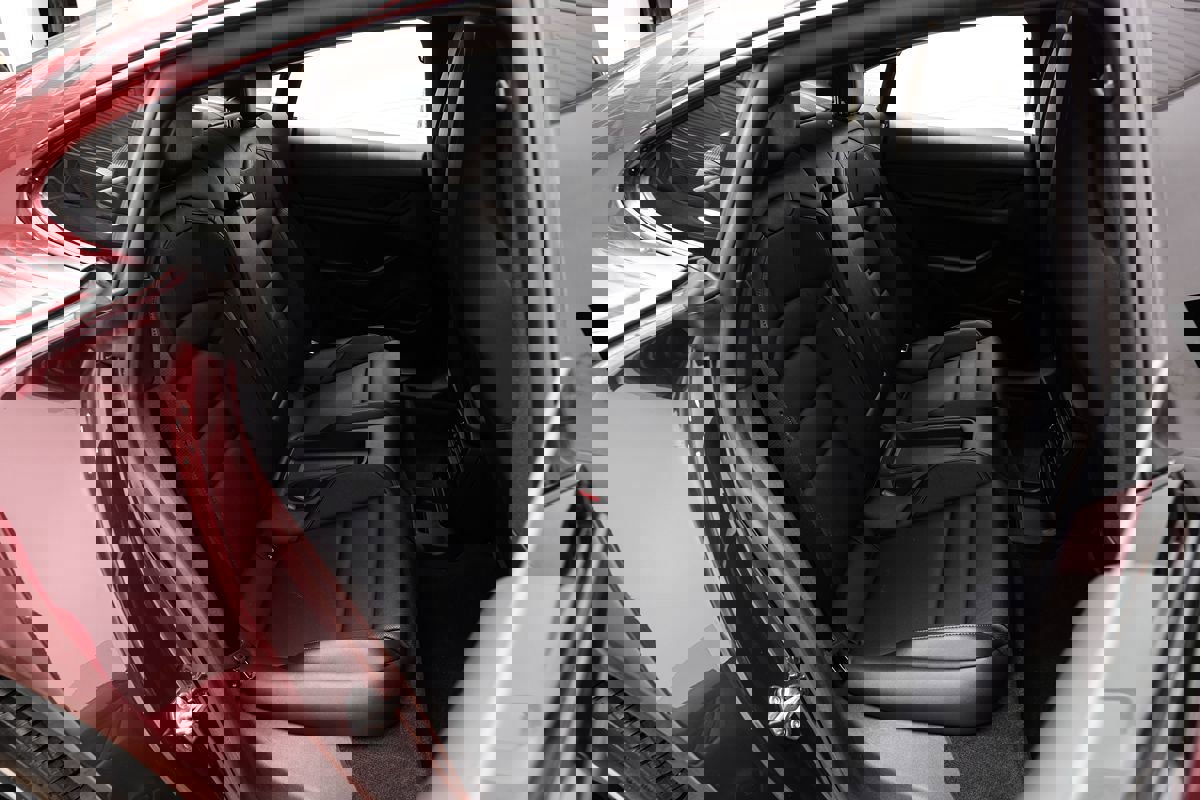 Used 2021 Porsche Taycan 4S w/ Premium Package image 35