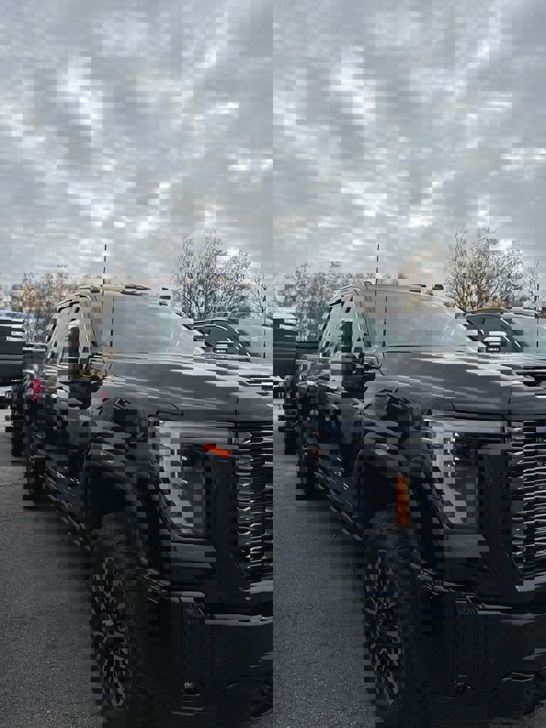 New 2025 GMC Sierra 3500 Denali Ultimate image 3