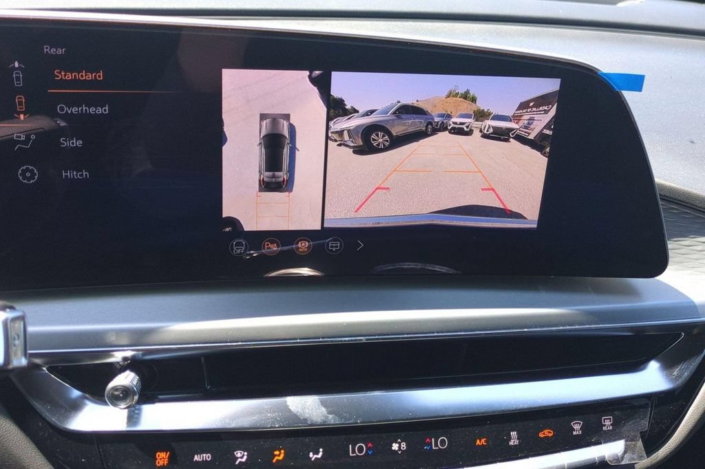 New 2026 Cadillac Lyriq Luxury AWD/4WD image 10