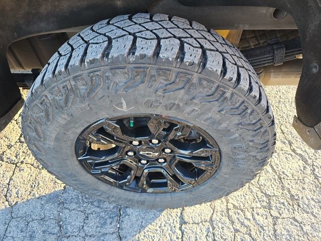 Used 2023 Chevrolet Silverado 1500 ZR2 w/ Technology Package image 35