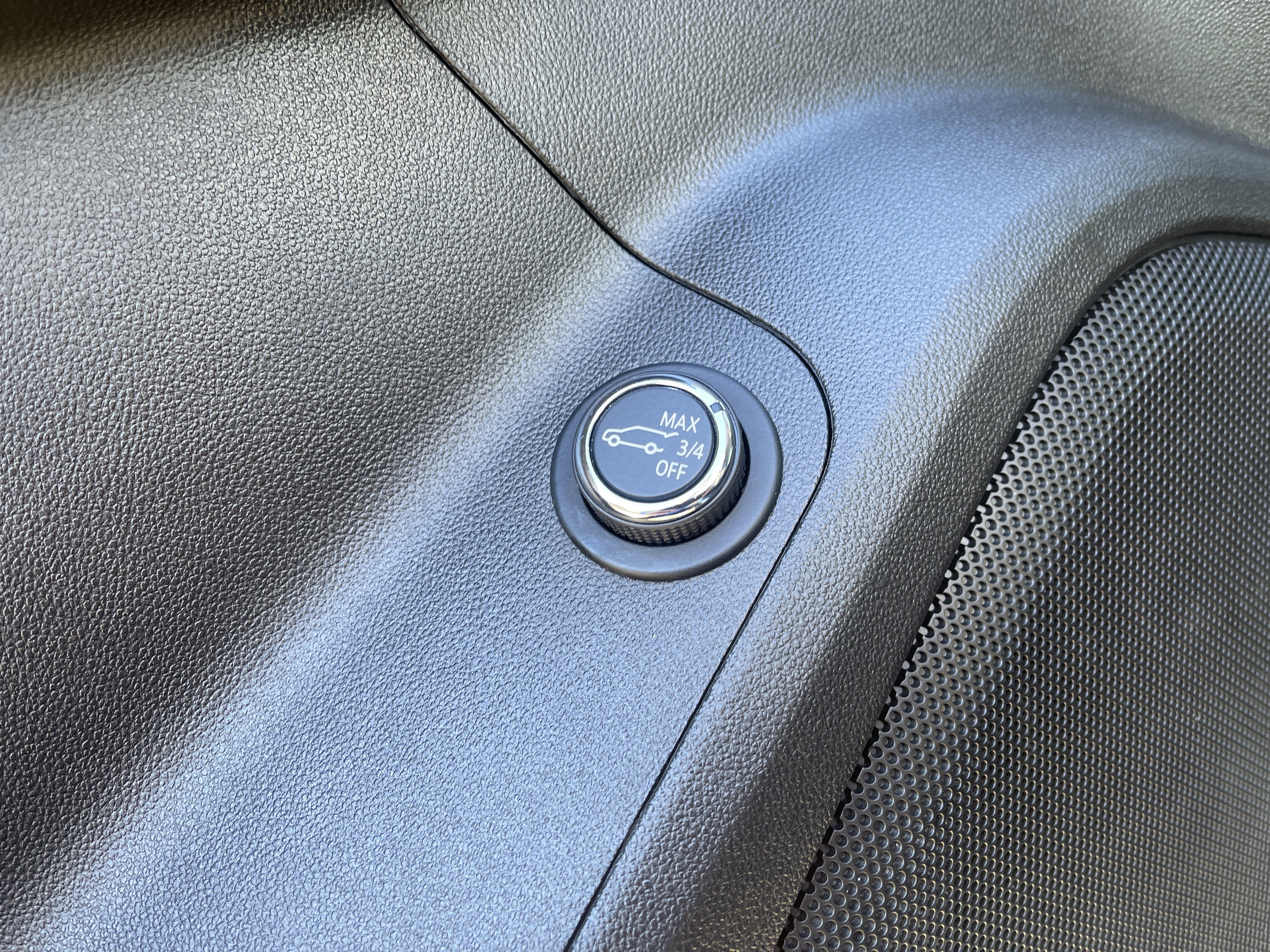 Used 2023 GMC Acadia SLE w/ Driver Convenience Package image 15