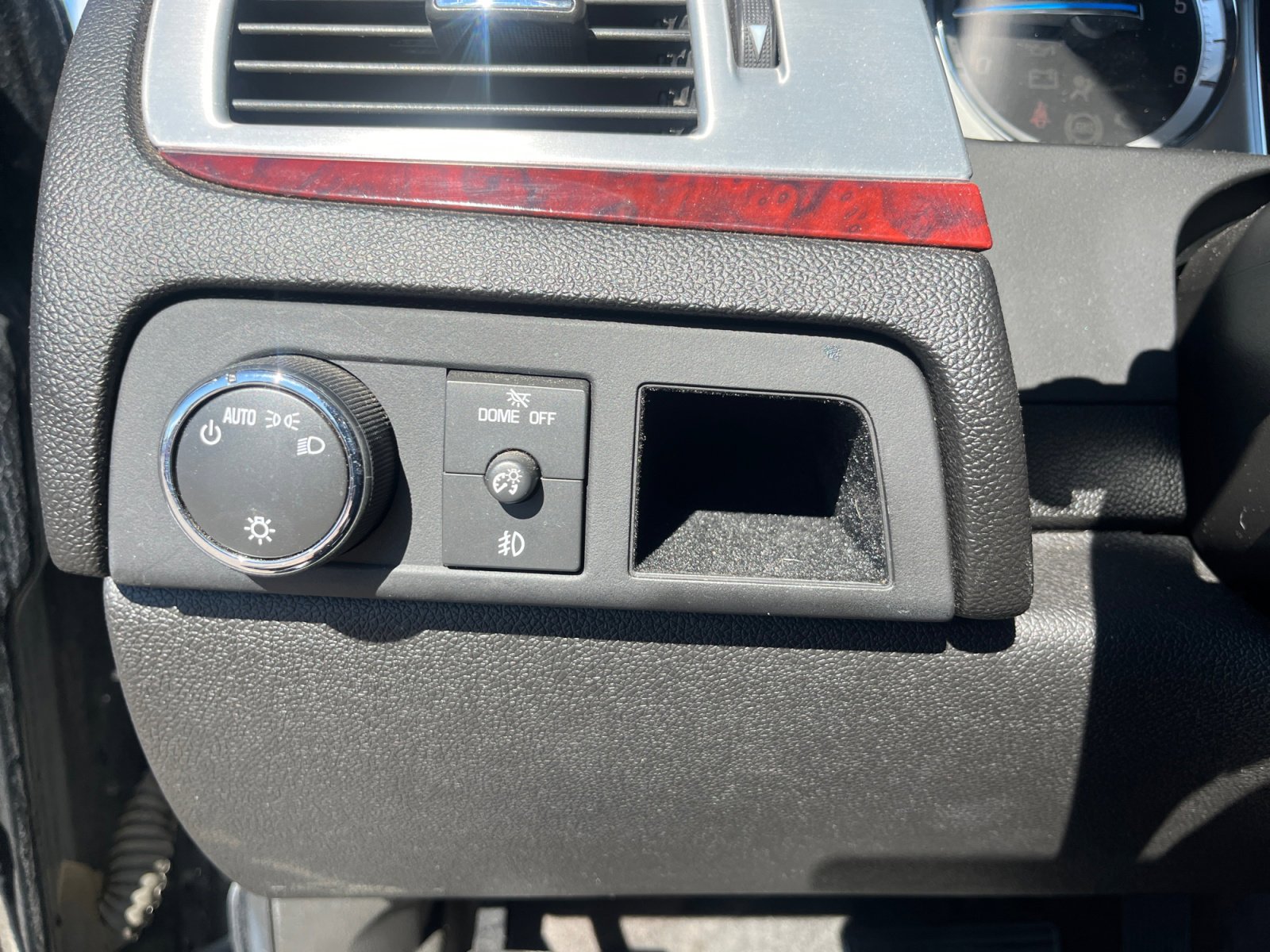 Used 2014 Cadillac Escalade Luxury image 33