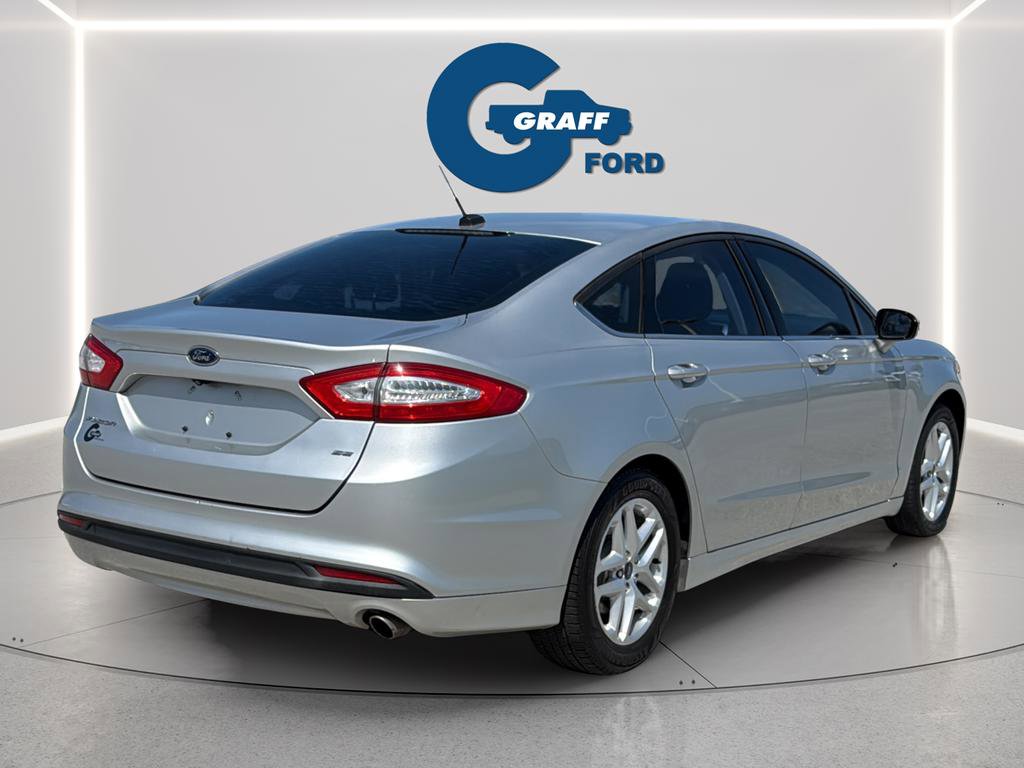 Used 2016 Ford Fusion SE FWD image 8