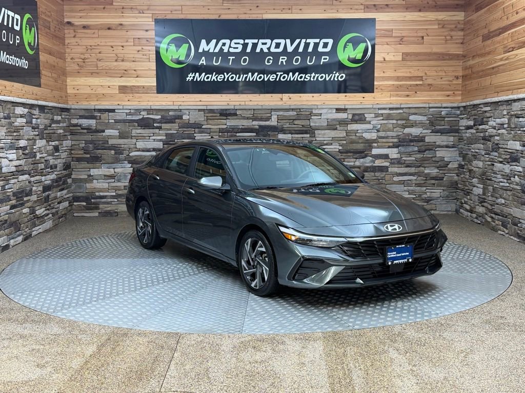 Used 2024 Hyundai Elantra SEL w/ Convenience Package image 2