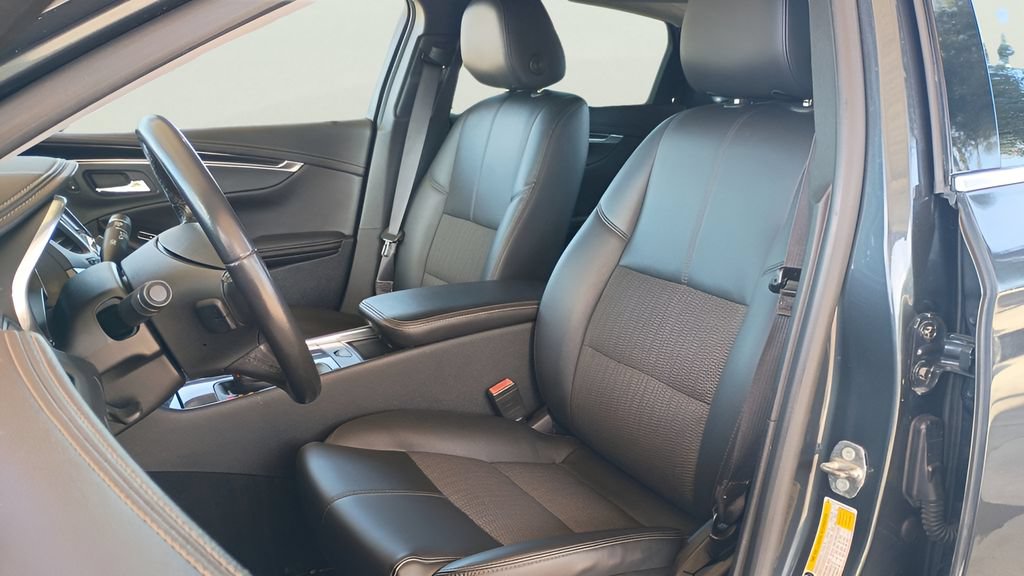 Used 2018 Chevrolet Impala LT FWD image 23