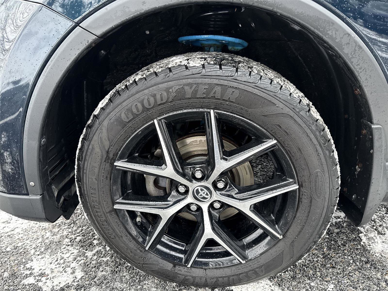 Used 2018 Toyota RAV4 SE w/ Advanced Technology Package image 19