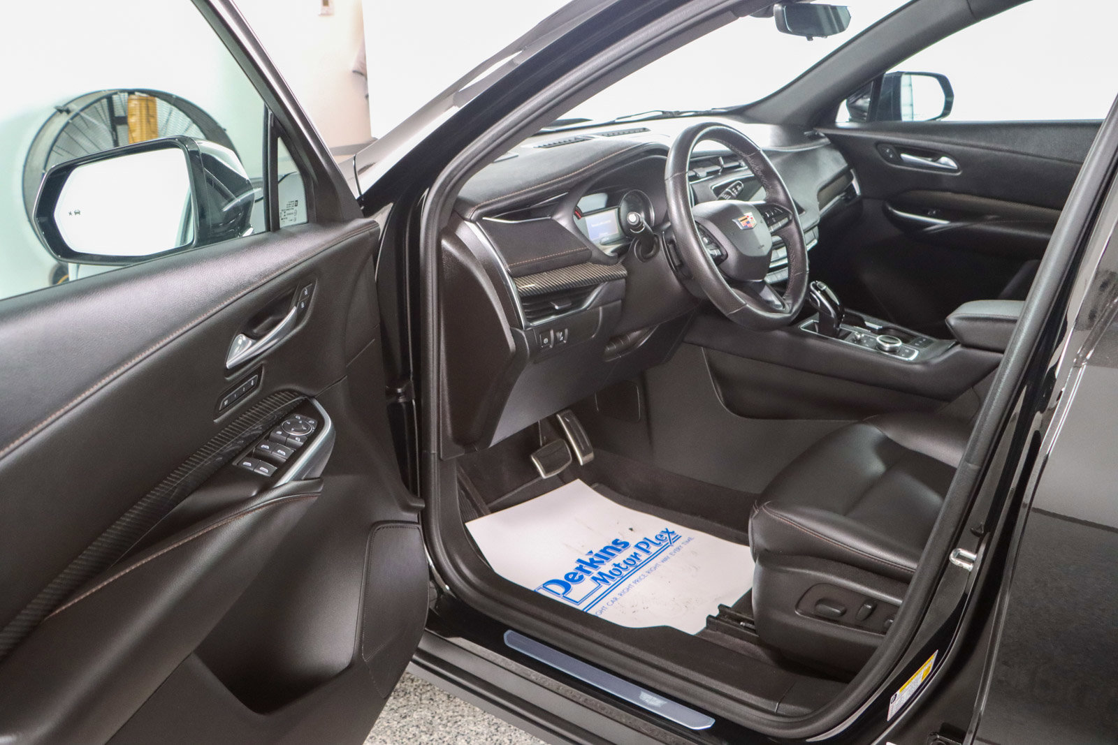 Used 2022 Cadillac XT4 Sport image 3