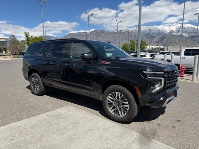 Used 2025 Chevrolet Suburban Z71 AWD/4WD image 3