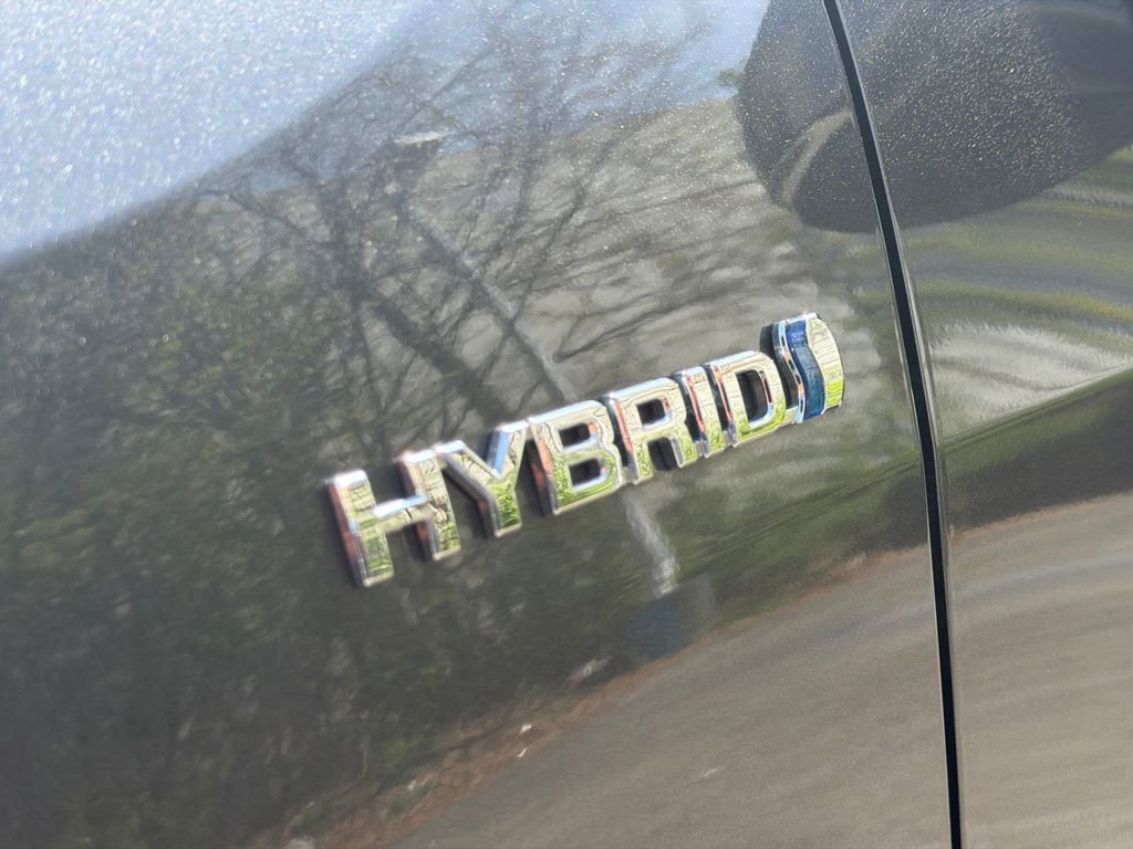 Used 2021 Toyota RAV4 XLE Premium image 16