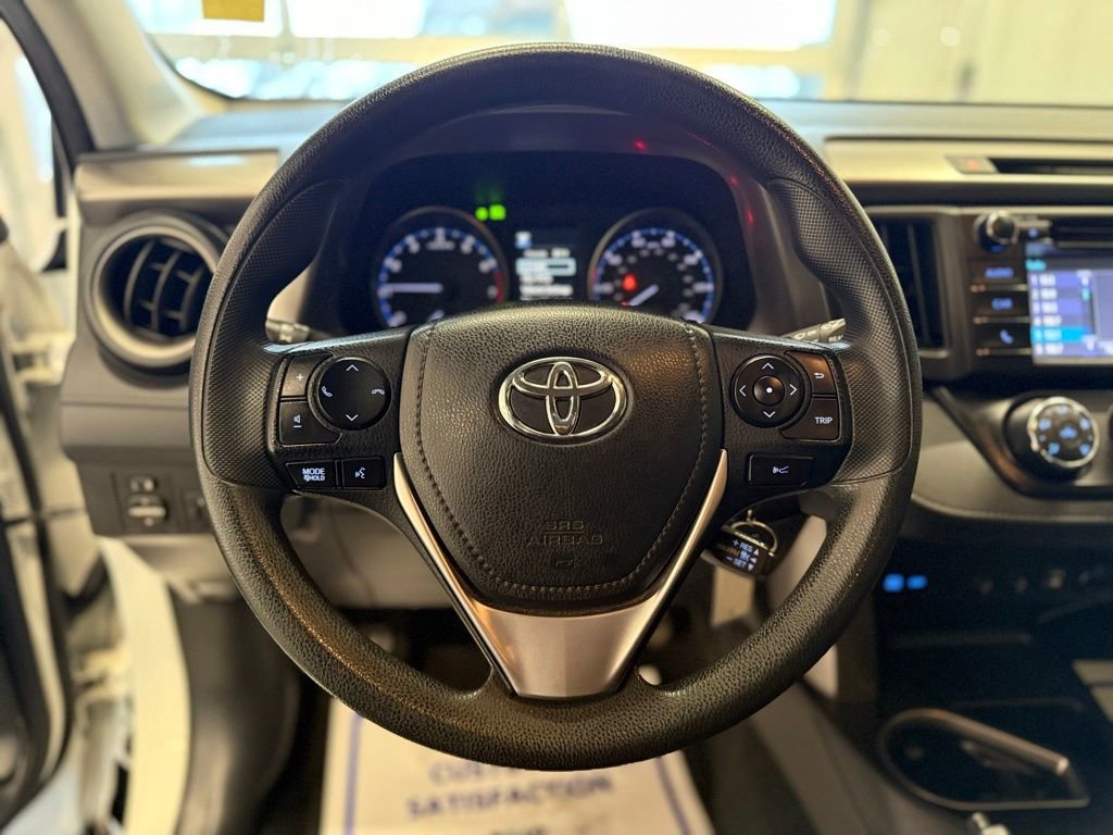 Used 2018 Toyota RAV4 LE image 19