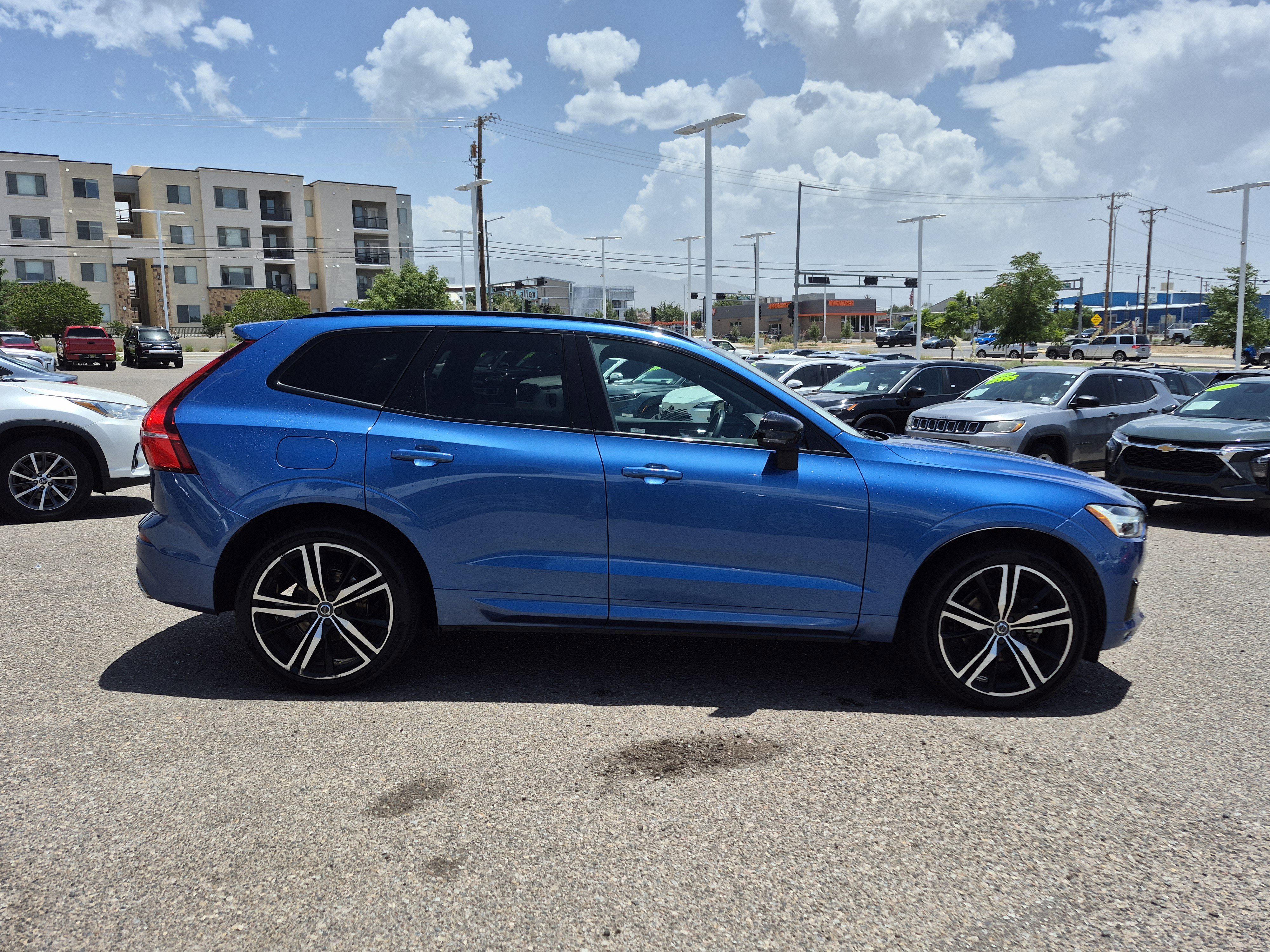 Used 2021 Volvo XC60 T5 R-Design AWD/4WD image 6