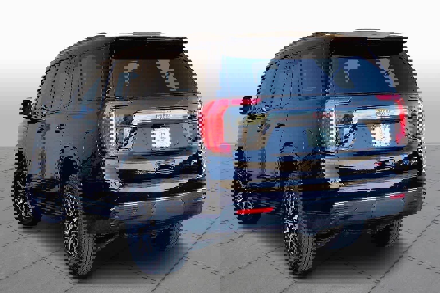 Used 2024 GMC Yukon AT4 w/ AT4 Premium Package image 12