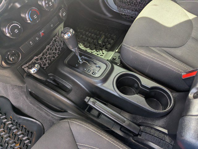 Used 2015 Jeep Wrangler Unlimited Sahara AWD/4WD image 15