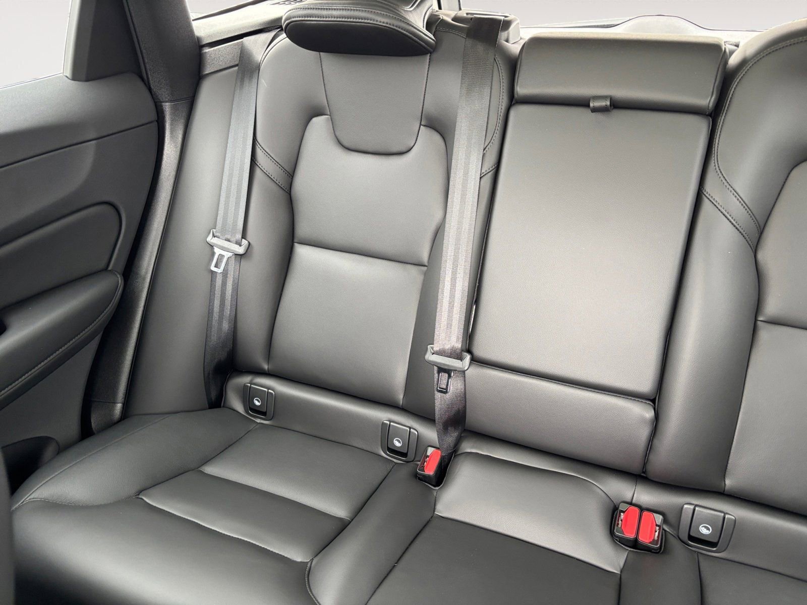 Used 2025 Volvo XC60 B5 Core w/ Climate Package image 13