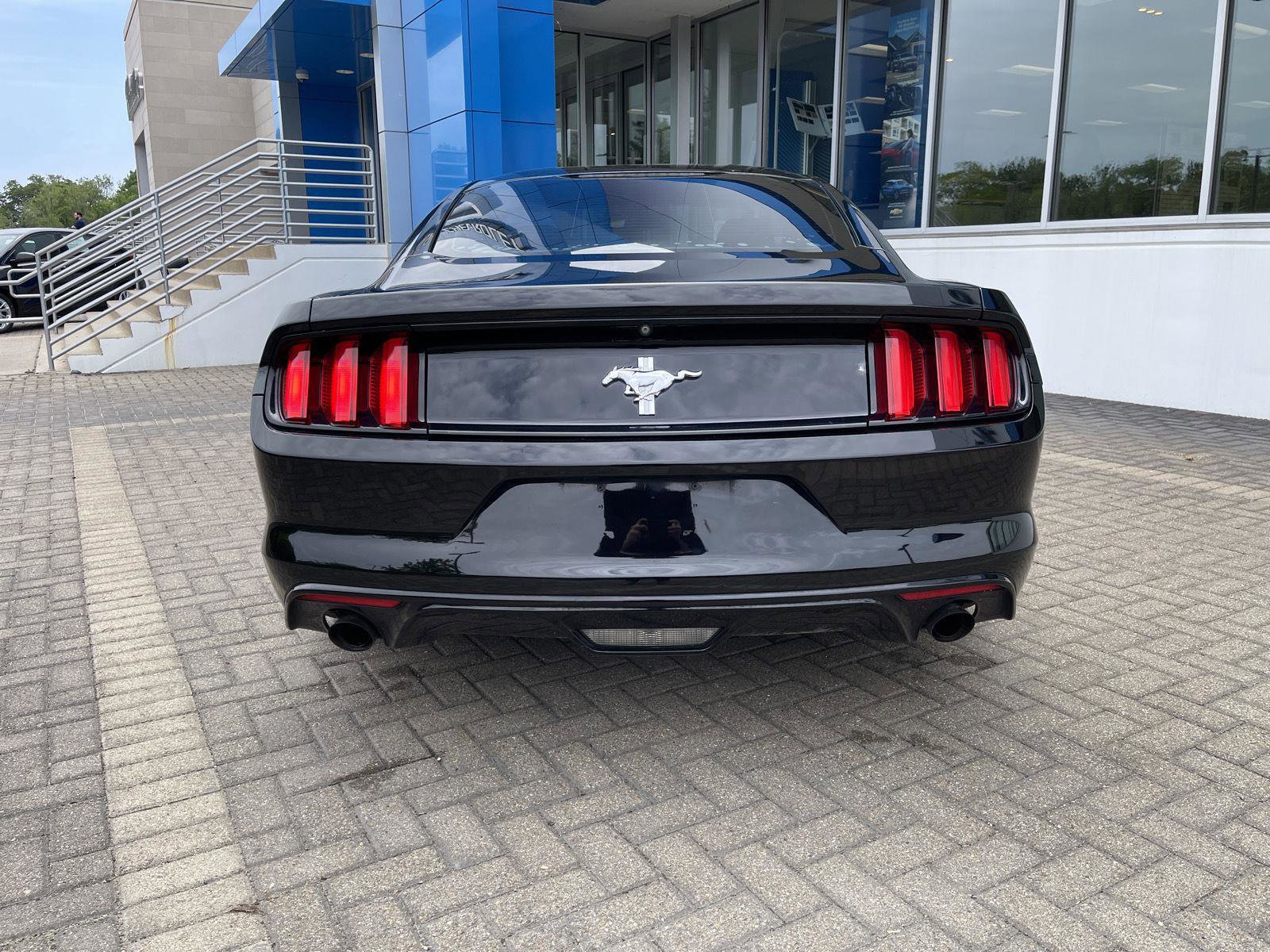 Used 2016 Ford Mustang Coupe RWD image 4